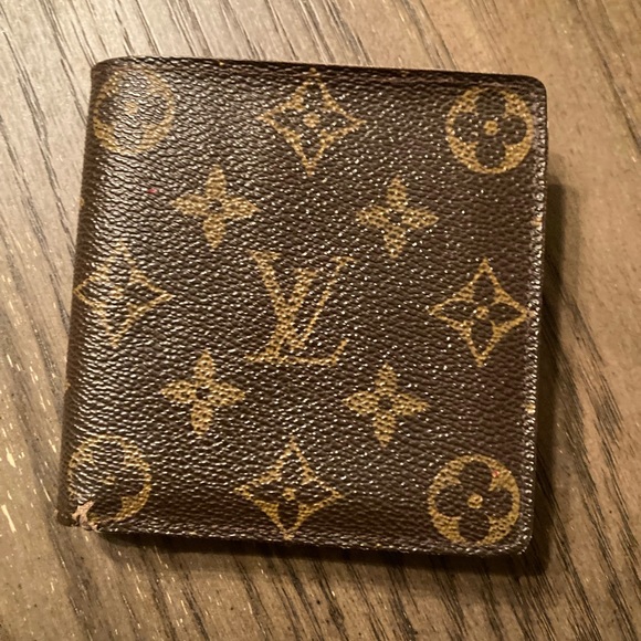 -Louis Vuitton bifold monogram wallet - Picture 1 of 8